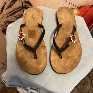 Scott of Hawaii flip-flops